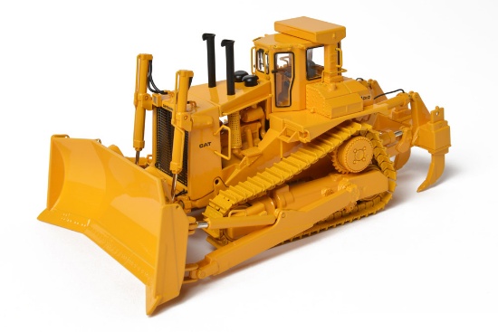 Caterpillar D10 Dozer w/U-Blade and Ripper