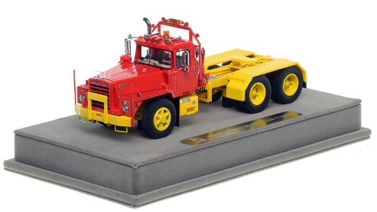 Mack DM800 Tandem Axle Tractor - Red/Yellow