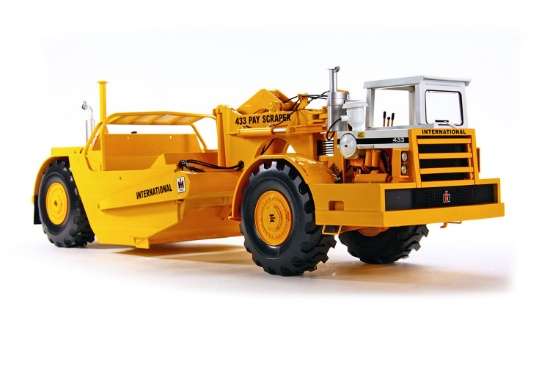 International 433 Dual Engine Pay Scraper - 1:25
