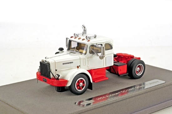Autocar DC-100T w/Integral Sleeper - White/Red