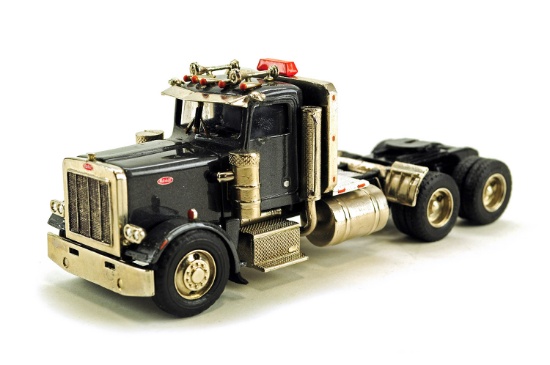 Peterbilt 359 2-Axle Daycab w/Headache Rack