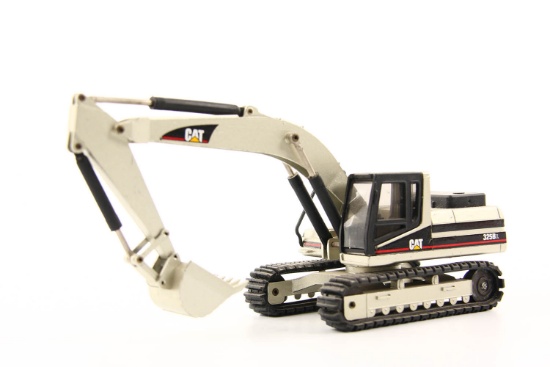 Caterpillar 325B2 Excavator - Silver Edition