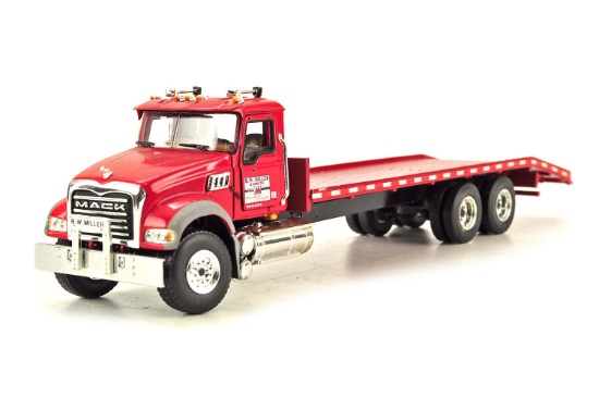 Mack Granite w/Flatbed & Ramps