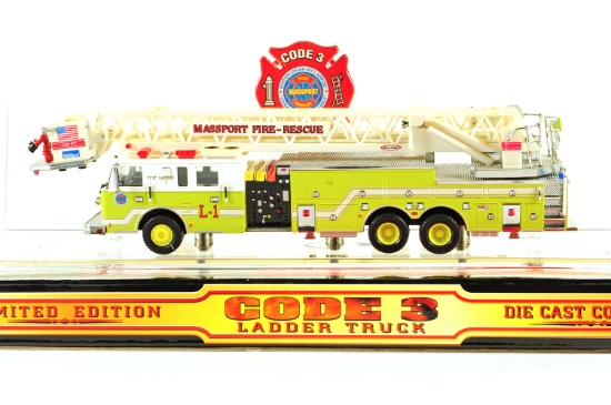 Pierce Ladder Truck - Massport Fire-Rescue
