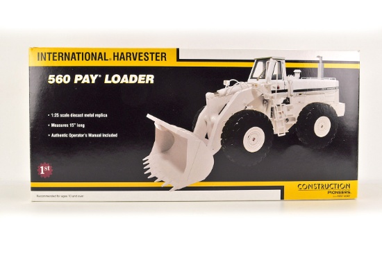 International 560 Payloader - 1:25 - White