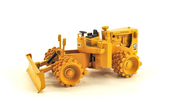 Caterpillar 825 Compactor - Yellow