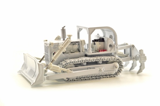 International TD-25 Crawler Dozer w/ Ripper - White - 1:87