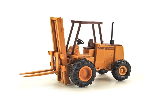 Case 586E Forklift w/ 4 Wheel Drive - 1:35