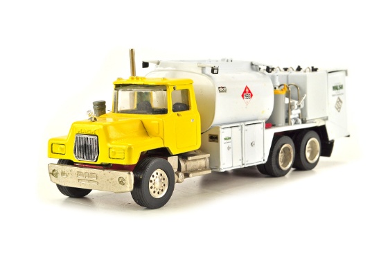 Mack R Model w/Fuel & Lube Body - Walsh