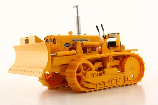 International T-340 Dozer - Yellow - 1:16