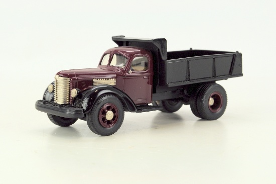 International KB-12 Dump Truck - 1:43