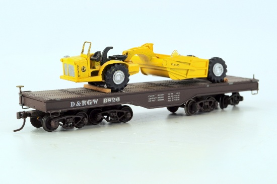 Euclid Scraper on Flatbed Rail Car - HO