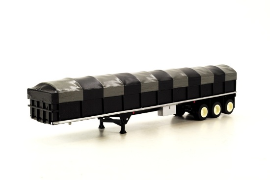 Trail King 3-Axle Flatbed Trailer w/Tarp - 1:48