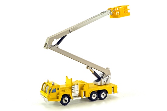Cox Aerial Work Vehicle - 1:80 - Yellow