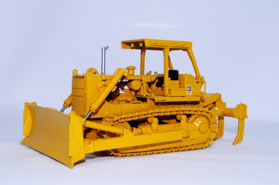 Caterpillar D7G w/SU Blade - 1:48