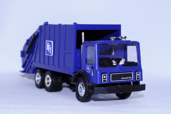 Mack Garbage Truck - BFI
