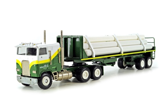 Freightliner Flatbed w/Load - Air Products