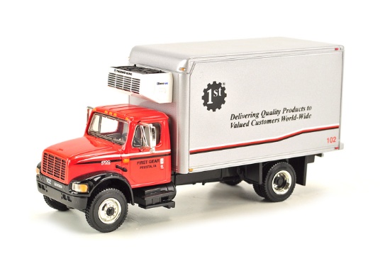 International 4900 Series Straight Truck - 1:54