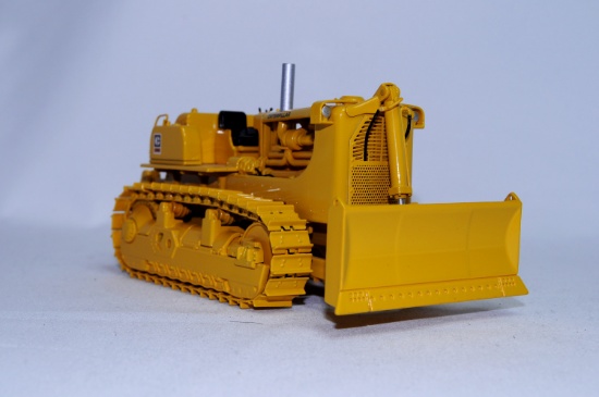 Caterpillar D9G Push Dozer w/Cushion Blade - 1:48