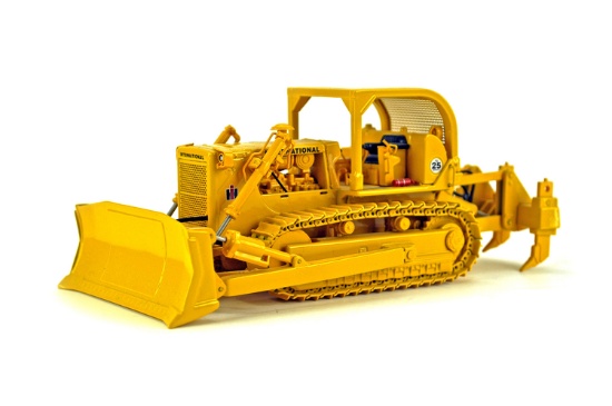 International TD25 Bulldozer w/Ripper