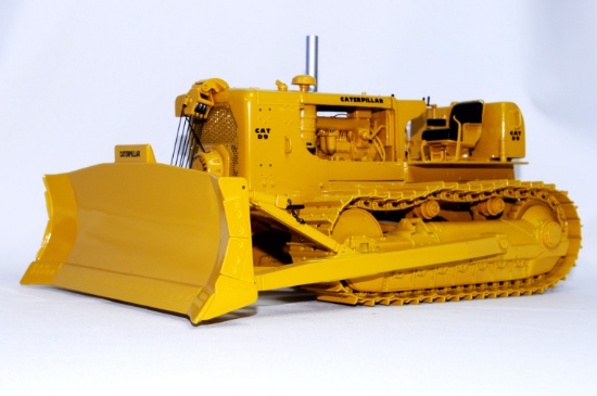 Caterpillar D9D Bulldozer - 1:25
