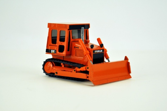 Caterpillar D4E Bulldozer - Schneider Colors
