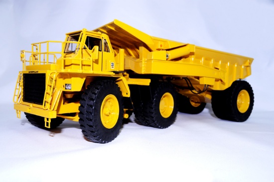 Caterpillar 776 w/RD160 Trailer