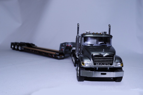 Mack Granite w/3-Axle Lowboy - Grey