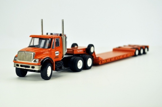 International 7000 w/Lowboy - Iowa