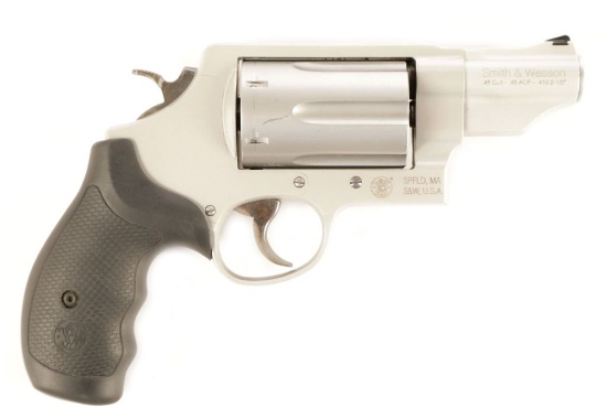 Smith & Wesson Governor in .45 Colt, .45 ACP & .410 2 1/2" shotgun shell.