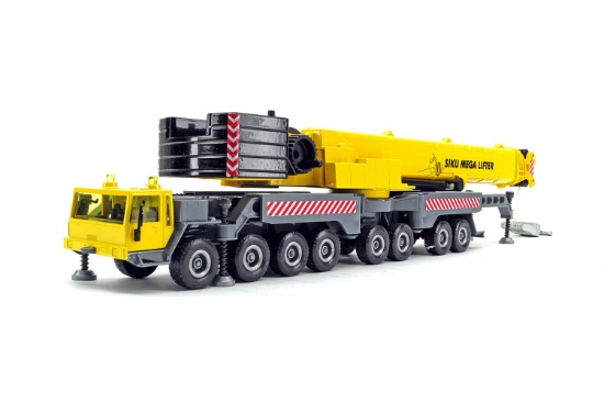 8 Axle Hydraulic Boom Crane - 1:55