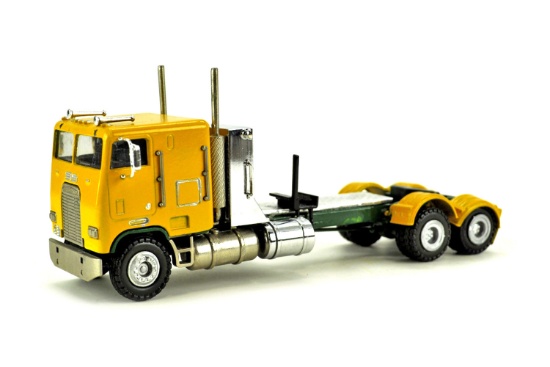 Freightliner Long-Bed 2 Axle Tractor