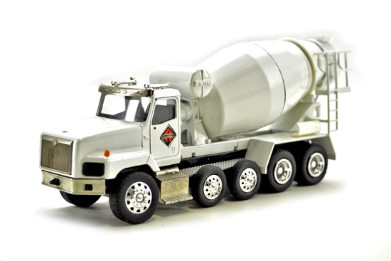 International 5600 Mixer - White