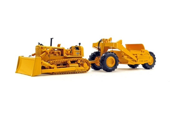 Allis-Chalmers HD21 Tractor w/Scraper Set