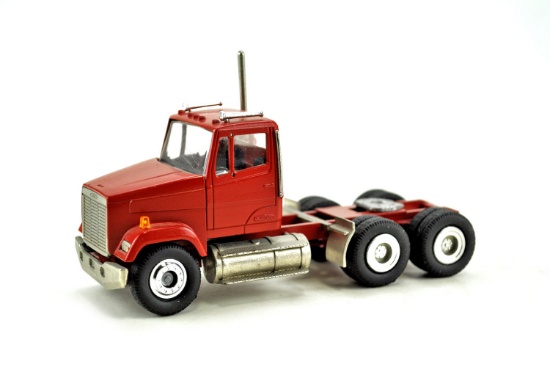 Freightliner Tractor w/Smith 5th Wheel - Red