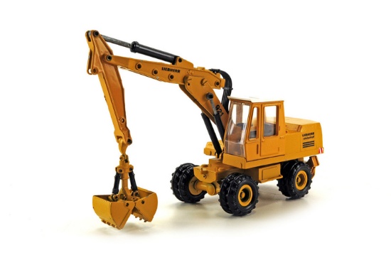 Liebherr A921 Wheeled Excavator w/Clam