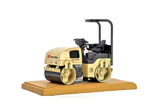 Ingersoll-Rand DD-24 Asphalt Compactor - 1:30