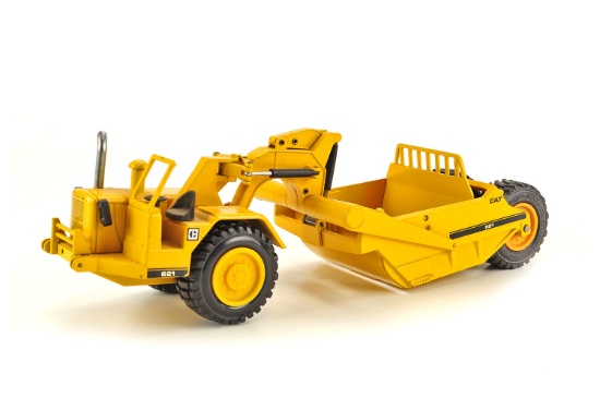 Caterpillar 621 Scraper