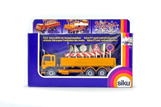 Volvo Road Maintenance Truck - 1:55