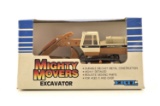 International 640 Excavator - 1:64