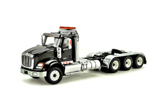 International HX620 3-Axle Tractor - Black
