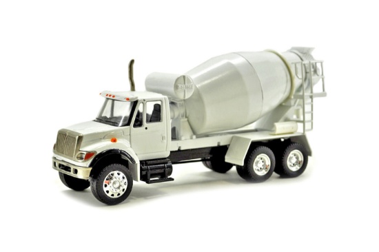 International 5600 Mixer - White