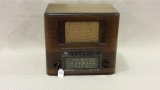 Lg. Vintage Wood RCA Victor Radio