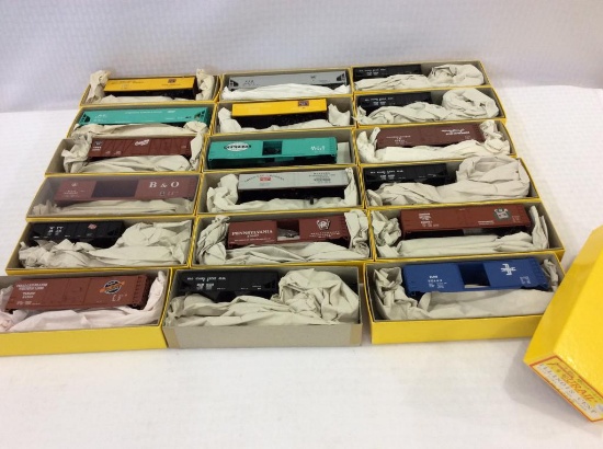 Lot of 18 Accurail Un-Assembled Ho Scale Model
