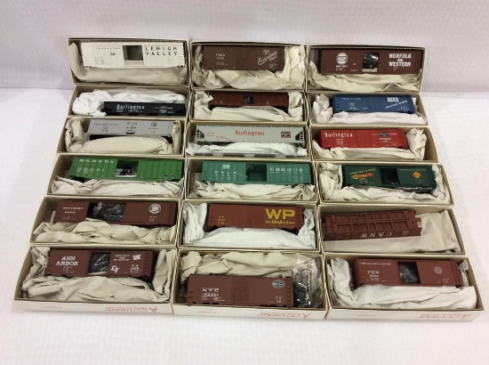 Lot of 18 Accurail Un-Assembled HO Scale Model