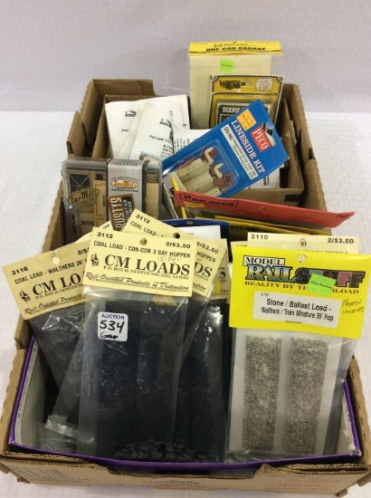 Group of HO Scale RR Accessories