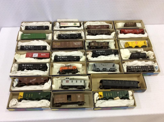 Lot of 26 Roundhouse HO Scale Assembled Model