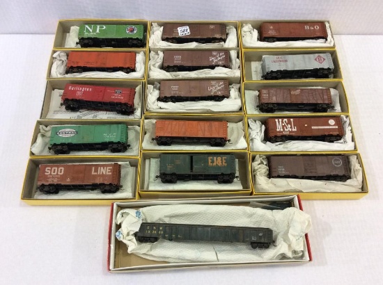 Lot of 14 Mostly Accurail & One Walthers
