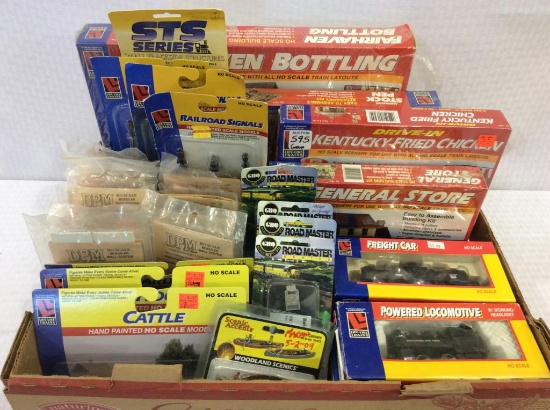 Group of HO Scale RR Accessories, Kits