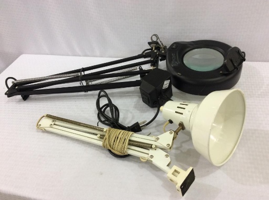 Magnifying Light w/ Extendable Arm &